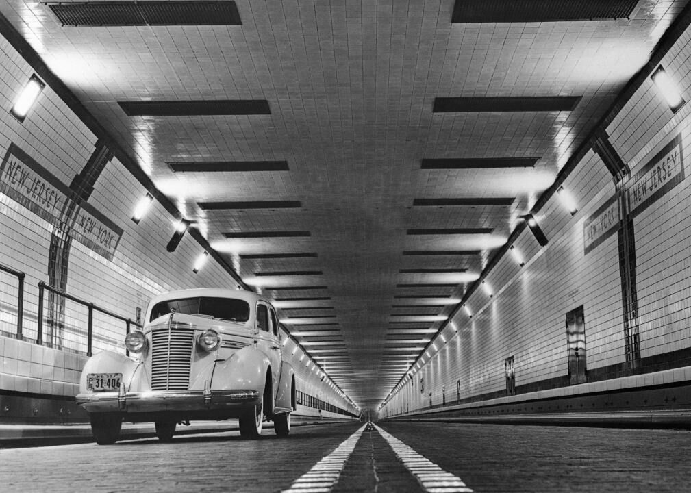 1937: Lincoln Tunnel opens